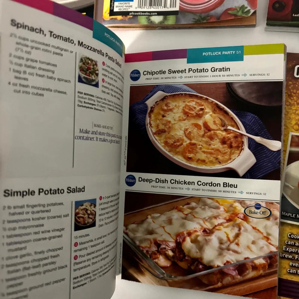 Lot of 6 Vintage Recipe Booklets Pillsbury Betty Crocker Bisquick Taste of Home